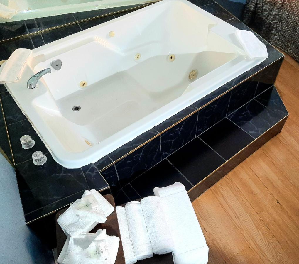 Motel Bonsoir Жолиет Екстериор снимка