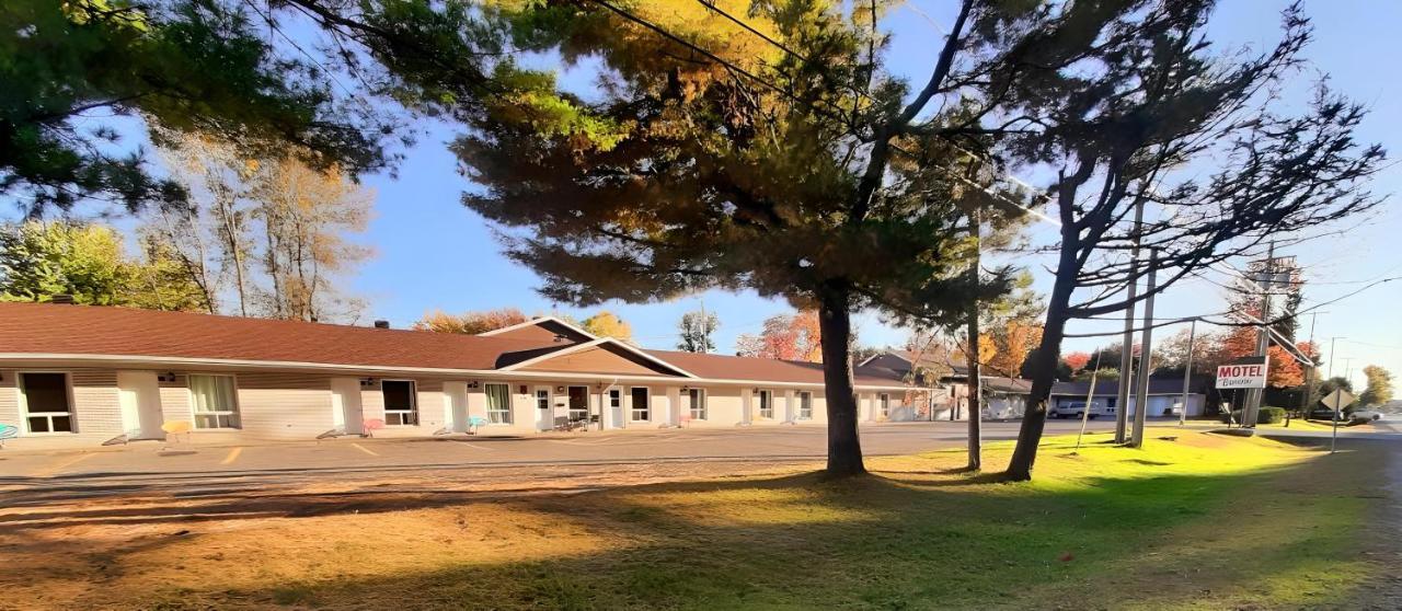 Motel Bonsoir Жолиет Екстериор снимка