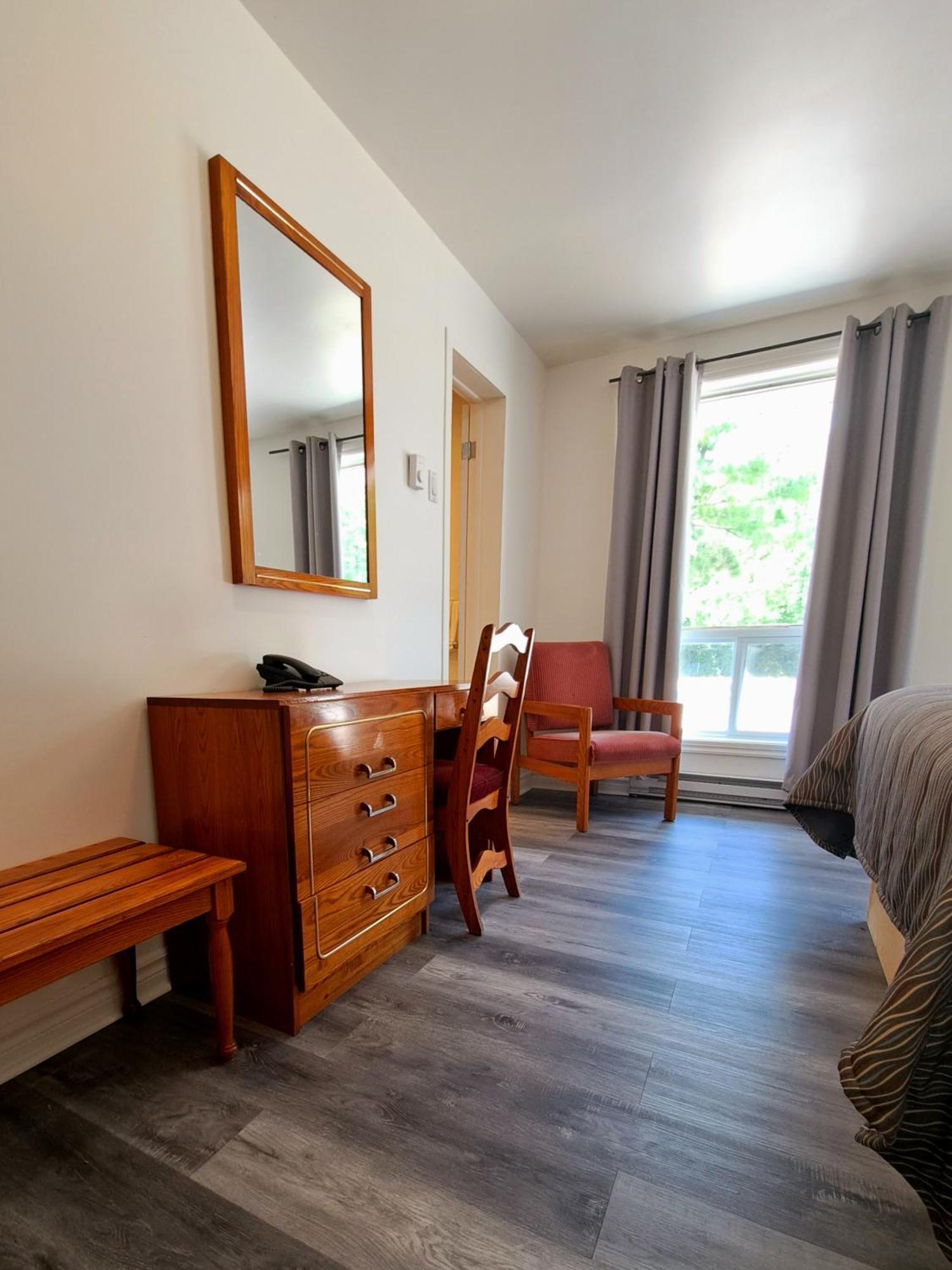 Motel Bonsoir Жолиет Екстериор снимка