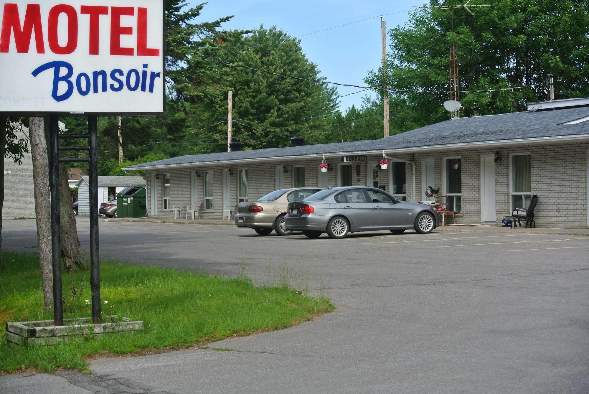 Motel Bonsoir Жолиет Екстериор снимка